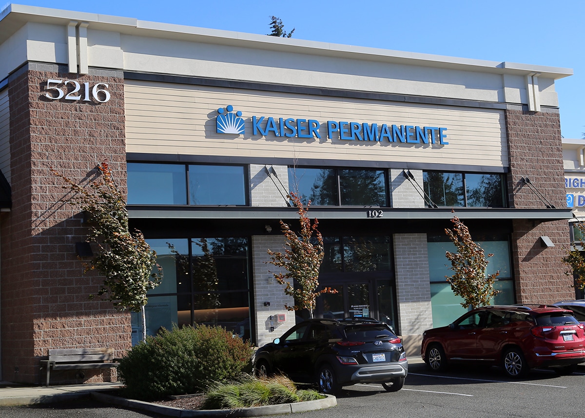 Exterior of Kaiser building in Gig Harbor