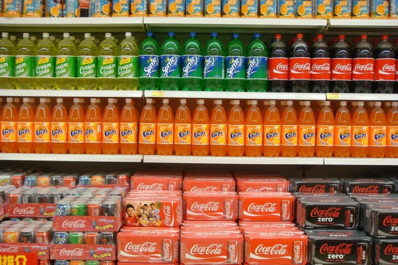 Soft drinks on the shelf in a grocery store